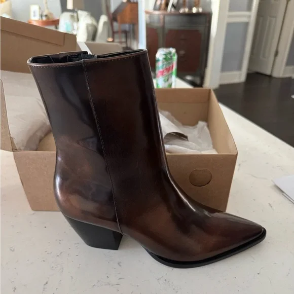 New in box. Matisse Caty Boots. Beautiful bronze color. Size 7.5 - Picture 2 of 3